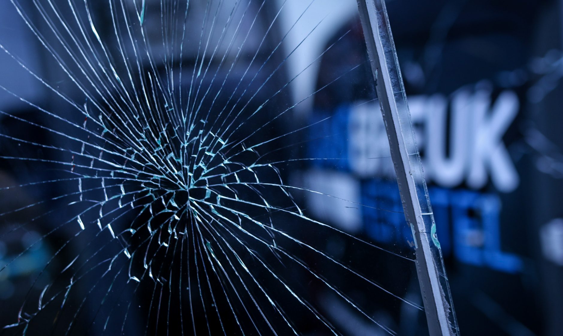 Glasbreuk Herstel® foto met glasschade, kapot glas.