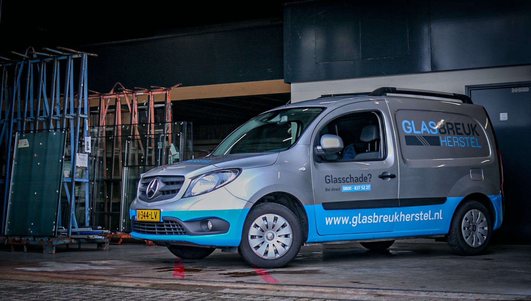 Kapotte ruit herstellen, dé glaszetter Glasbreuk Herstel®